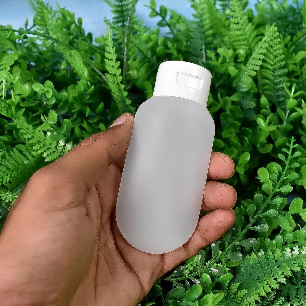 Small Travel Bottle Set of 2 (60ml EACH), Plastic, Squeezable, Mix Color, Leak Proof, Refillable for Shampoo Conditioner Lotion - Image 4