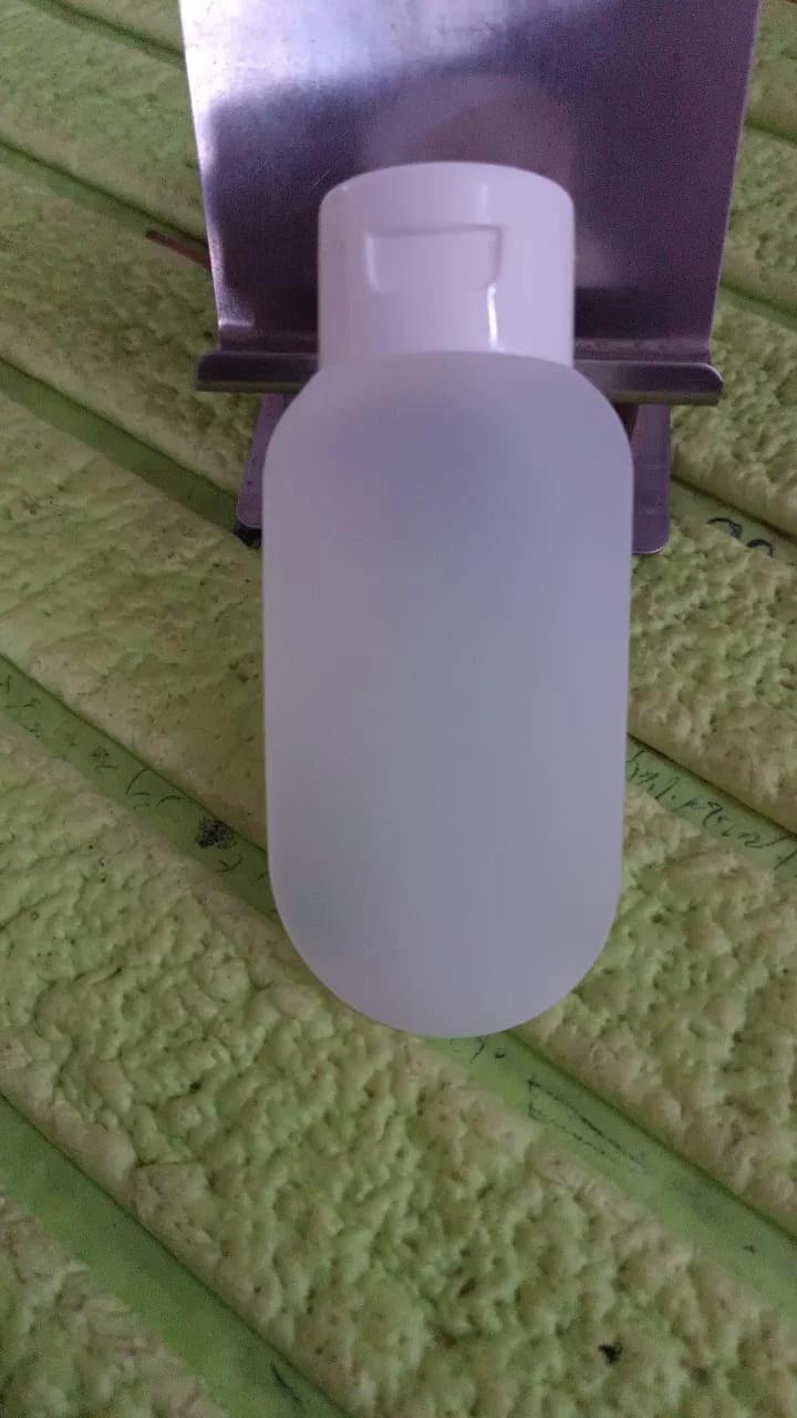 Small Travel Bottle Set of 2 (60ml EACH), Plastic, Squeezable, Mix Color, Leak Proof, Refillable for Shampoo Conditioner Lotion - Image 6
